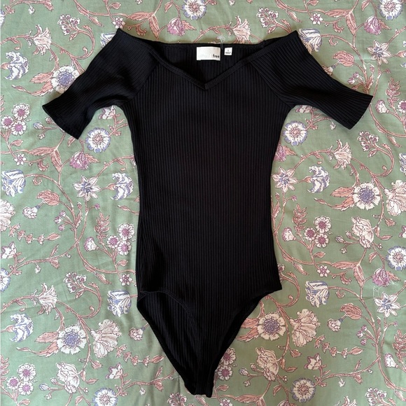 NWOT Aritzia Wilfred Black Short Sleeve Bodysuit - Picture 1 of 5